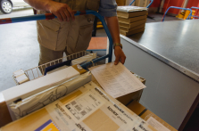 Versandkommissionierung Pakete